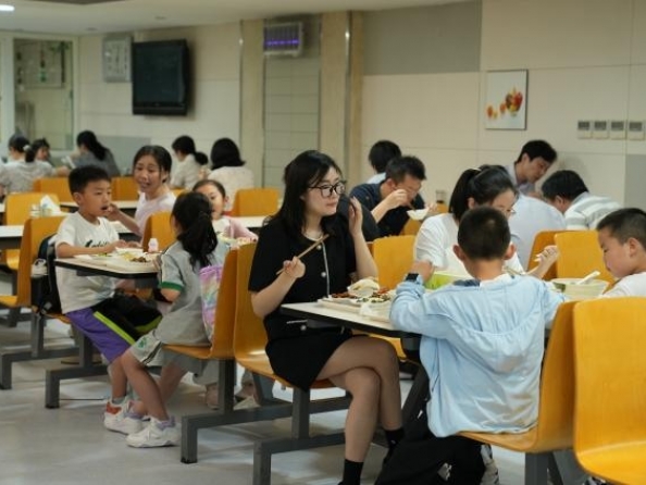 精准用餐，智能结算台在智慧食堂K12订餐系统中的应用