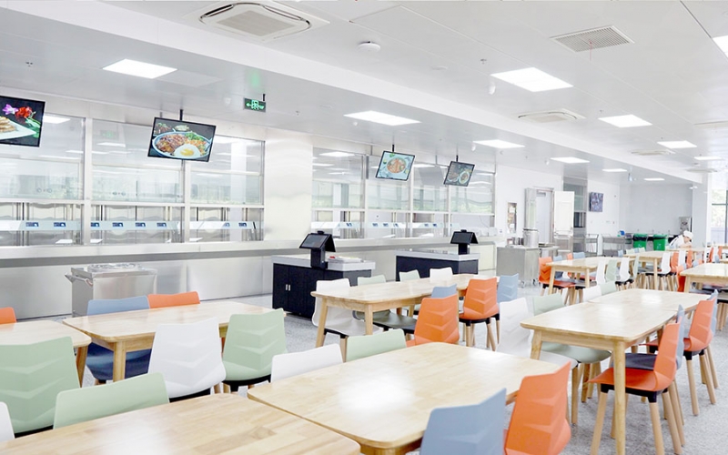按份计价、高效出品,校园小碗菜自选餐线