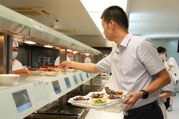 超市化取餐,自动计价、刷脸支付。